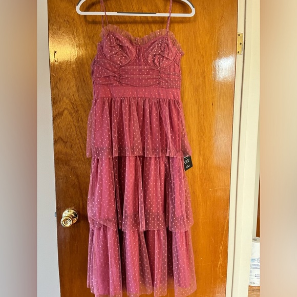 NWT - Lulus Mauve tiered Midi dress - Picture 3 of 6